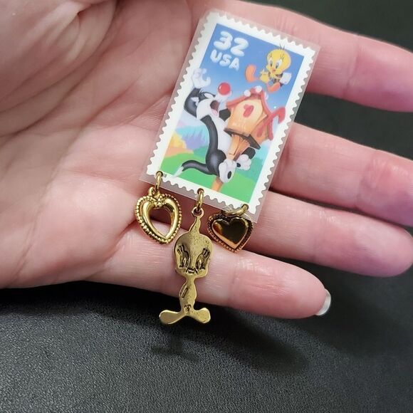 Sylvester and Tweety stamp with charms pin - Picture 1 of 8